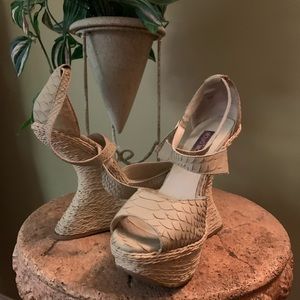 Cute Mojo Moxy Unique Style Wedge Shoes